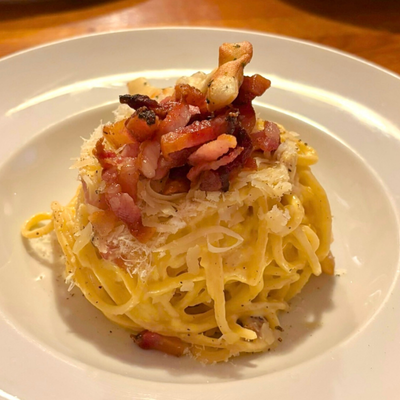 Spaghetti Carbonara op bord